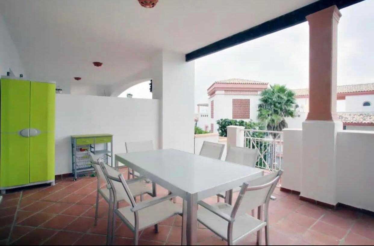 Apartamento Familiar Con Jardin Y Terraza Privada Apartment Alcaidesa Bagian luar foto